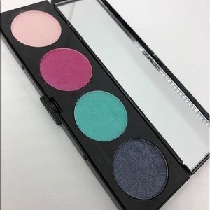 MAC Hello Kitty quad eyeshadow palette Too Dolly